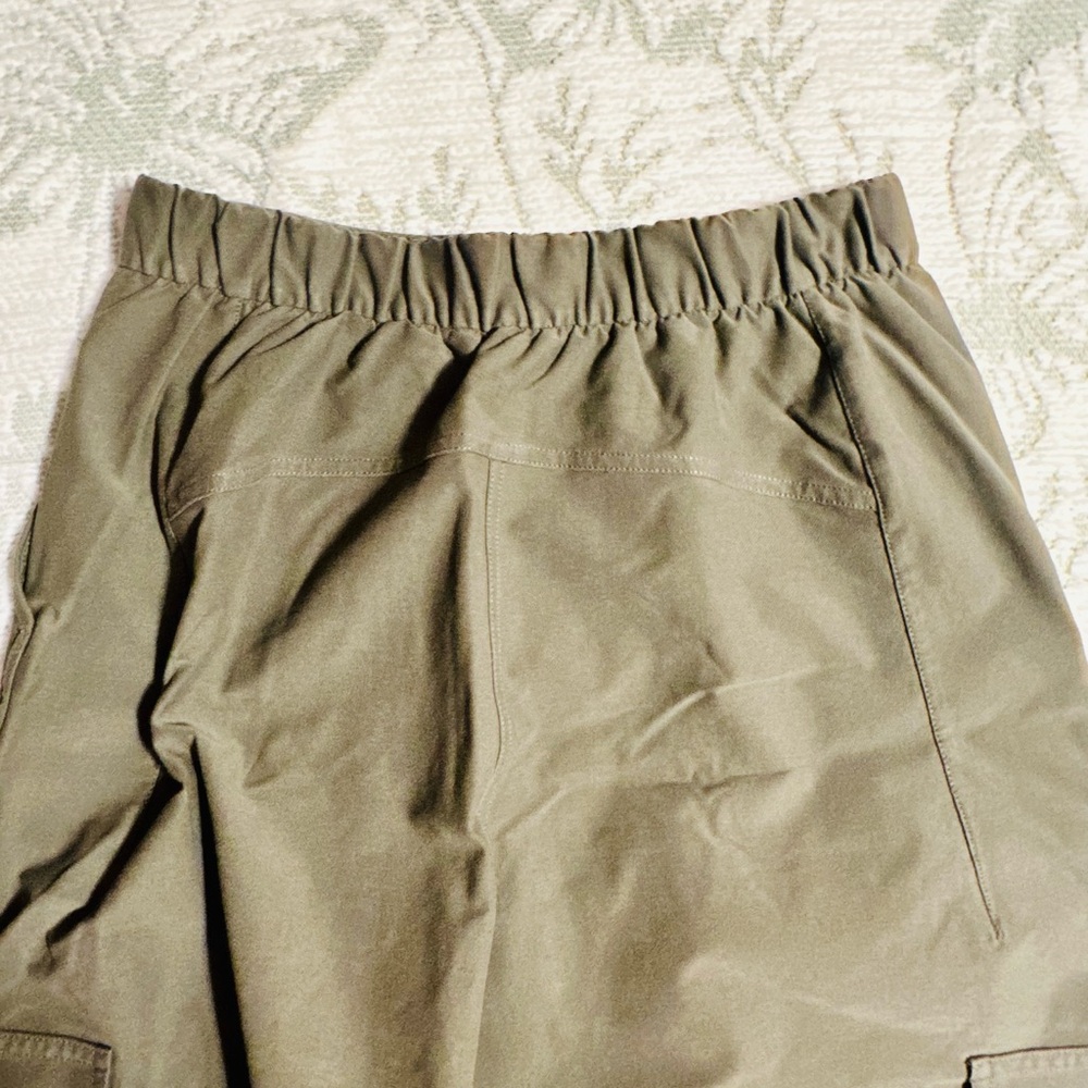 Lululemon Light Utilitech Cargo Pocket High-Rise Pant - Picture 6 of 8